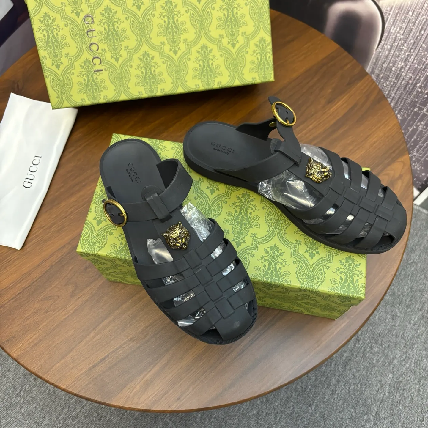 Men's shoes 260💰 [Gucci] Counter quality, top-quality original goods, real photos! Original TPU material, fine workmanship, comfortable; genuine 1:1 replica Size: 38 ~ 46